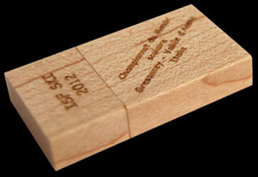 Chiavetta USB in legno con stampa in quadricromia e incisone laser